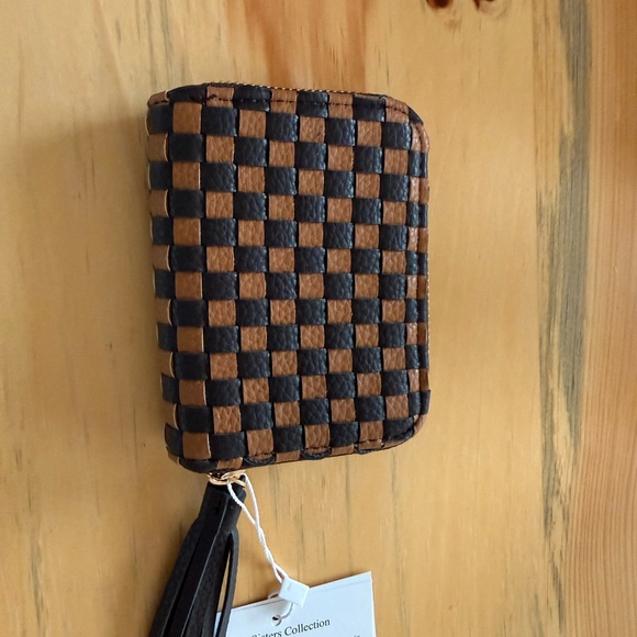Pretty Simple Black and Brown Woven Key Holder - Picture 2 of 4